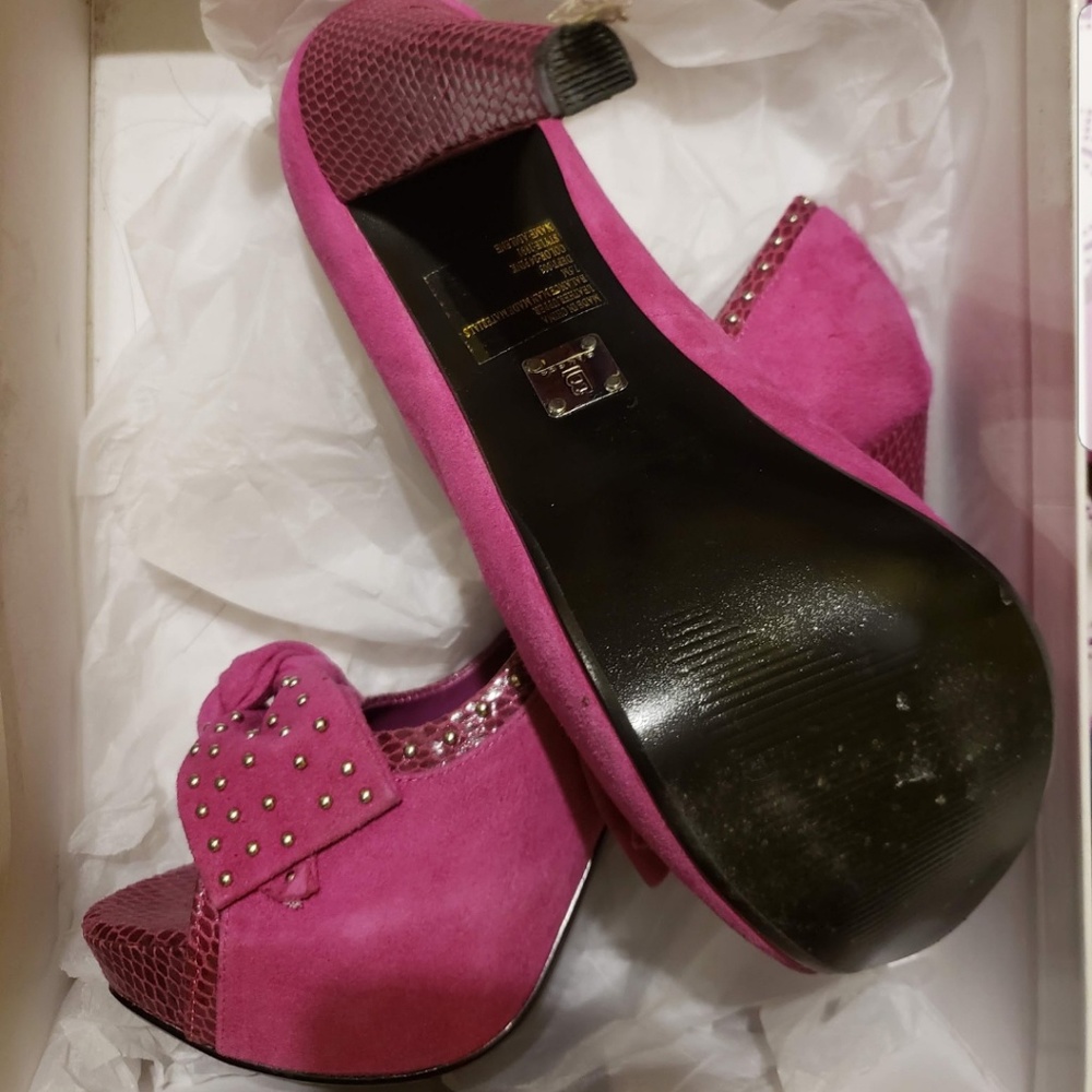 Shoes - Picture 2 of 2
